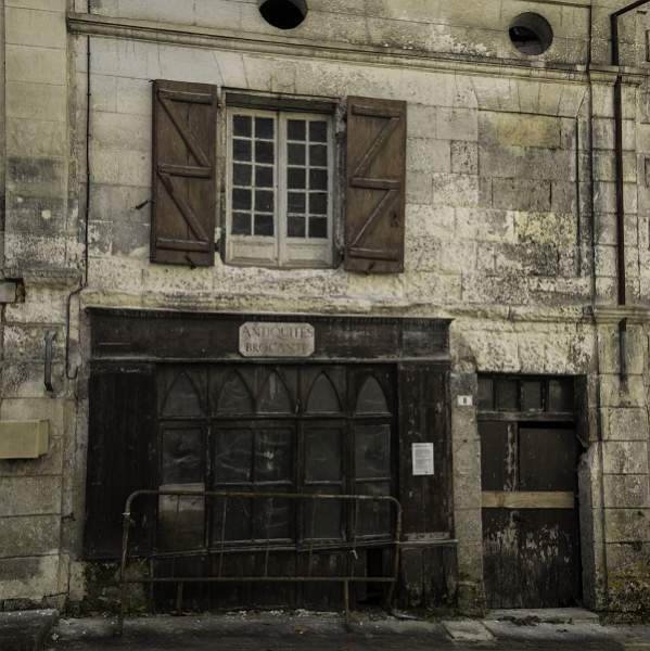 La magasin est ferme_Iain  Blacklaw_open.jpg - La magasin est ferme